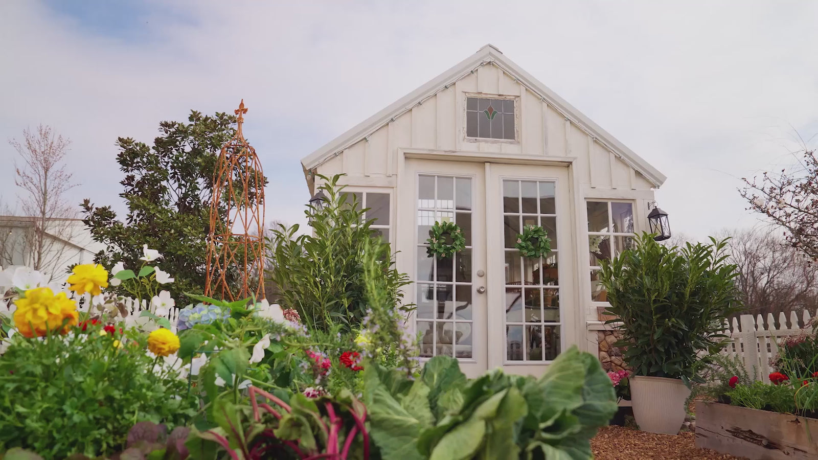 HiNote brand film featuring Carrie Underwood and her garden
